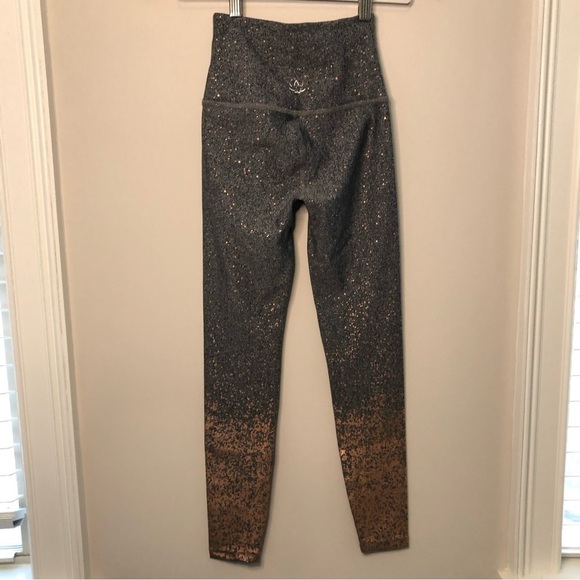 BEYOND YOGA Alloy Ombre Speckled Midi Leggings Size XS - Picture 13 of 15